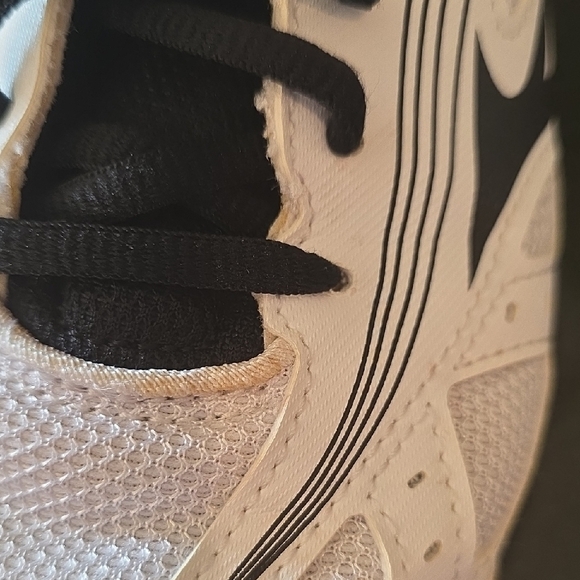 Mizuno Womens  White and Black Athletic Shoes with Tan Soles-court Shoe - Picture 6 of 6